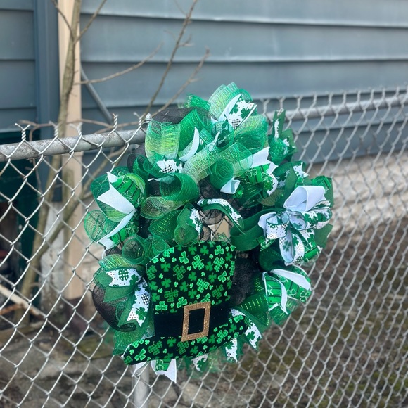 Handmade Deco Mesh Wreath for front door. - Picture 2 of 3